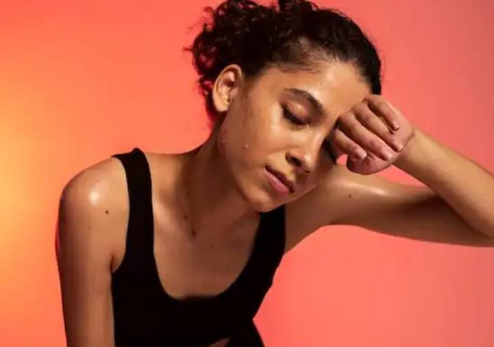 ਜਿਵੇਂ ਕਿ ਅਸੀਂ ਤੁਹਾਨੂੰ ਦੱਸਿਆ ਹੈ ਕਿ ਪਸੀਨਾ ਆਉਣਾ ਇੱਕ ਆਮ ਪ੍ਰਕਿਰਿਆ ਹੈ ਅਤੇ ਇਹ ਸਾਡੇ ਸਰੀਰ ਲਈ ਜ਼ਰੂਰੀ ਵੀ ਹੈ, ਕਿਉਂਕਿ ਇਹ ਸਰੀਰ ਦੇ ਤਾਪਮਾਨ ਨੂੰ ਕੰਟਰੋਲ ਕਰਨ ਵਿੱਚ ਮਦਦ ਕਰਦਾ ਹੈ। ਜਦੋਂ ਪਸੀਨਾ ਵਹਿੰਦਾ ਹੈ, ਤਾਂ ਇਸ ਦਾ ਵਾਸ਼ਪੀਕਰਨ ਸਾਡੇ ਸਰੀਰ ਨੂੰ ਠੰਡਾ ਕਰਨ ਵਿੱਚ ਮਦਦ ਕਰਦਾ ਹੈ।