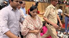 Arvind Kejriwal की पत्नी सुनीता केजरीवाल ने प्राचीन हनुमान मंदिर में की पूजा, कहा- 'सर के साथ जल्द ही आऊंगी'