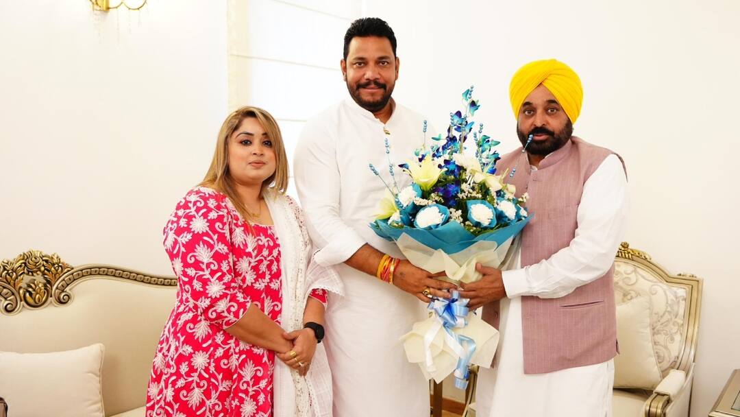 Vijay Sampla close aide Robin Sampla Joins AAP In Punjab Lok Sabha Election 2024 Robin Sampla News: पंजाब में लोकसभा चुनाव के बीच BJP को झटका, रॉबिन सांपला AAP में शामिल