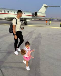 Cristiano Ronaldo: ਕ੍ਰਿਸਟੀਆਨੋ ਰੋਨਾਲਡੋ ਪਰਿਵਾਰ ਨਾਲ ਬਿਤਾ ਰਹੇ ਹਸੀਨ ਪਲ, ਪਤਨੀ ਜਾਰਜੀਨਾ ਨਾਲ ਰੋਮਾਂਟਿਕ ਅੰਦਾਜ਼ 'ਚ ਆਏ ਨਜ਼ਰ