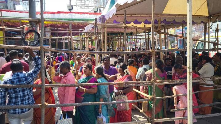 ஆயிரக்கணக்கான பக்தர்கள் வருகை தந்துள்ளதால் கோவில் முழுவதும் போலீசாரின் கட்டுப்பாட்டுக்குள் கொண்டு வந்து பக்தர்களுக்கு எவ்வித இடர்பாடுகளும் இன்றி தரிசனம் செய்ய பாதுகாப்பு ஏற்பாடுகள் செய்யப்பட்டு உள்ளது.