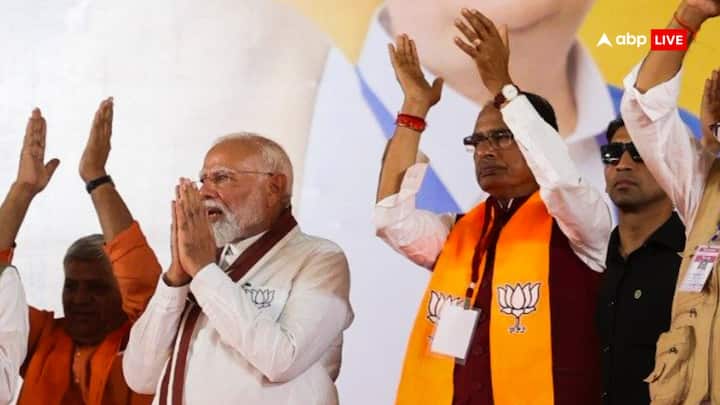 PM Modi Campaign  BJP Vidisha Seat Candidates Shivraj Singh Chouhan Video Watch: पीएम मोदी ने शिवराज सिंह चौहान पर कुछ ऐसा कहा, कुर्सी से खड़े हो गए पूर्व सीएम