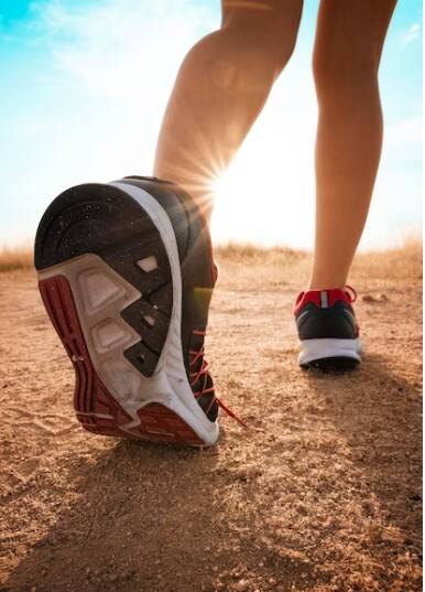 ਗੈਰ-ਫਿਟਿੰਗ ਜੁੱਤਿਆਂ ਵਿੱਚ ਦੌੜਨਾ ਜੋੜਾਂ ਦੇ ਦਰਦ ਦਾ ਖਤਰਾ ਵਧਾਉਂਦਾ ਹੈ। ਇਸ ਨਾਲ ਵੀ ਜੋੜਾਂ ਦਾ ਦਰਦ ਵੱਧ ਸਕਦਾ ਹੈ ਅਤੇ ਸੱਟ ਲੱਗਣ ਦਾ ਖਤਰਾ ਵੱਧ ਜਾਂਦਾ ਹੈ। ਇਸ ਲਈ ਆਪਣੇ ਪੈਰ ਦੇ ਲਈ ਸਹੀ ਜੁੱਤੇ ਦੀ ਚੋਣ ਕਰੋ।