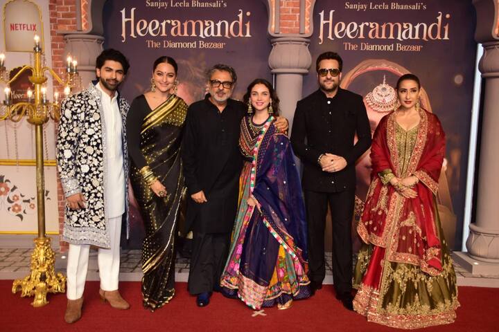 Sonakshi Sinha, Aditi Rao Hydari, Manisha Koirala and Fardeen Khan pose with director Sanjay Leela Bhansali.