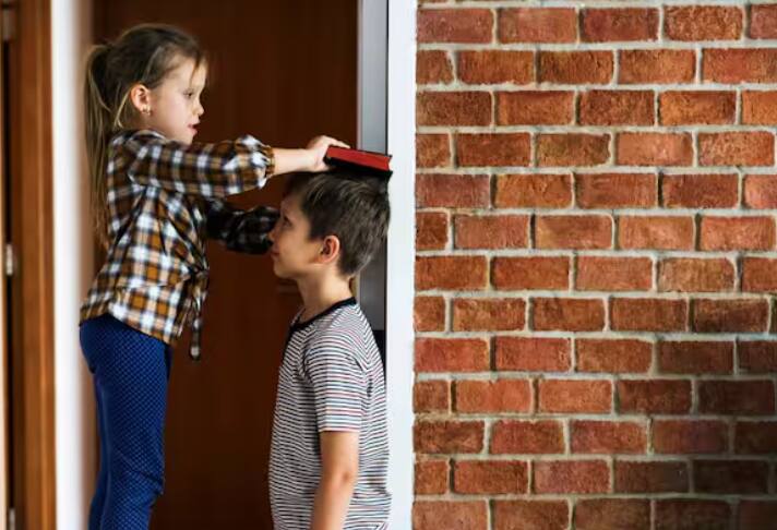 ਪੂਰੀ ਨੀਂਦ ਲਓ : ਬੱਚੇ ਦਾ ਕੱਦ ਵਧਾਉਣ ਲਈ ਚੰਗੀ ਨੀਂਦ ਵੀ ਬਹੁਤ ਜ਼ਰੂਰੀ ਹੈ। ਯਕੀਨੀ ਬਣਾਓ ਕਿ ਉਹ ਹਰ ਰਾਤ 8-10 ਘੰਟੇ ਸੌਂਦਾ ਹੋਵੇ।