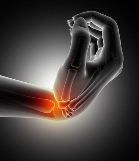 ਵਿਟਾਮਿਨ ਡੀ ਸਰੀਰ 'ਚ ਕੈਲਸ਼ੀਅਮ ਨੂੰ ਸੋਖ ਲੈਂਦਾ ਹੈ। ਅਜਿਹੇ 'ਚ ਵਿਟਾਮਿਨ ਡੀ ਦੀ ਕਮੀ ਨਾਲ ਸਰੀਰ 'ਚ ਹੱਡੀਆਂ ਕਮਜ਼ੋਰ ਹੋਣ ਲੱਗਦੀਆਂ ਹਨ।