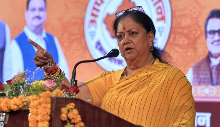Rajasthan Lok Sabha Election 2024 BJP Vasundhara Raje Attacks On Previous Government in Dushyant Singh Rally In Jhalawar चुनावी सरगर्मी के बीच वसुंधरा राजे का बड़ा बयान, 'सबक सिखाना होगा...', किसके लिए कही ये बात?