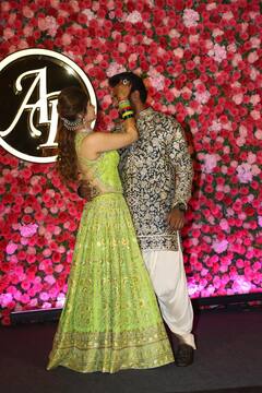 रश्मी देसाईचा ग्लॅमरस लूक, गुलाबी लेहेंग्यावर डायमंड ज्वेलरी; पाहा फोटो!