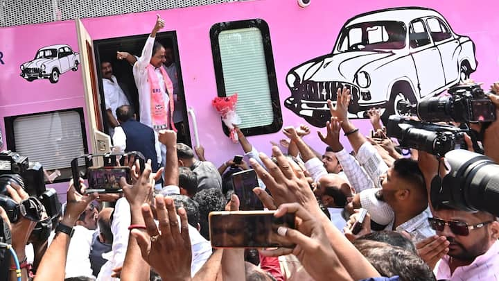 KCR News: తెలంగాణలో త్వరలో జరిగే లోక్ సభ ఎన్నికల్లో సత్తా చాటడం కోసం మాజీ ముఖ్యమంత్రి కేసీఆర్ బస్సు యాత్ర మొదలుపెట్టారు. 17 రోజుల పాటు ఈ యాత్ర జరగనుంది.