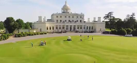 ਅਨੰਤ ਅੰਬਾਨੀ ਅਤੇ ਰਾਧਿਕਾ ਮਰਚੈਂਟ ਵਿਦੇਸ਼ ਵਿੱਚ ਵਿਆਹ ਕਰਨ ਜਾ ਰਹੇ ਹਨ। ਰਿਪੋਰਟ ਮੁਤਾਬਕ ਅਨੰਤ ਅਤੇ ਰਾਧਿਕਾ ਦਾ ਵਿਆਹ ਲੰਡਨ ਦੇ ਸਟੋਕ ਪਾਰਕ ਹੋਟਲ 'ਚ ਹੋਵੇਗਾ।