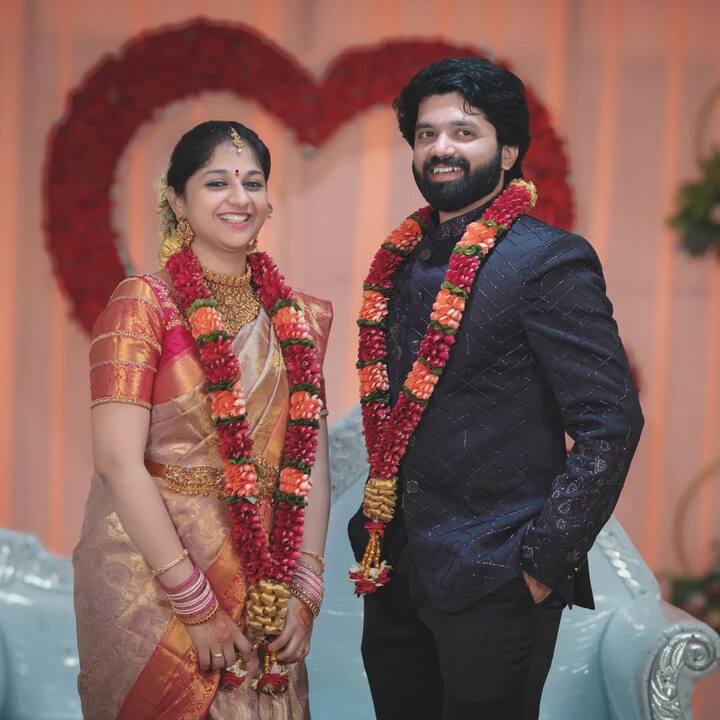 కానీ, కాంతార సింగర్ అనగానే టక్కున చెప్పేస్తారు. కాంతారలో ఎక్కువగా వినిపించిన సాంగ్ 'వరహారూపం'. రియల్ సాంగ్ ఎవరూ పాడారో పెద్దగా పరిచయం లేదు. కానీ యూట్యూబ్లో ఈ పాటతో శ్రీలతిత సెన్సేషన్ అయ్యింది.