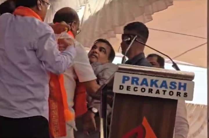 Nitin Gadkari health deteriorated in an election meeting in Yavatmal Maharashtra Maharashtra: યવતમાલમાં ચૂંટણી સભામાં ભાષણ આપતા સમયે સ્ટેજ પર પડી ગયા નીતિન ગડકરી, જાણા વિગતે