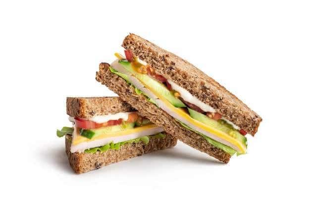 होल ग्रेन सैंडविच: ब्रेकफास्ट में होल ग्रेन सैंडविच खाना अच्छा ऑप्शन माना जाता है. इससे शरीर को हाई फाइबर, लो कैलोरी और विटामिन जैसे कई पोषक तत्व पाए जाते हैं. वजन कम करने के लिए फायदेमंद हो सकता है. इसके कई फायदे मिल सकते हैं.