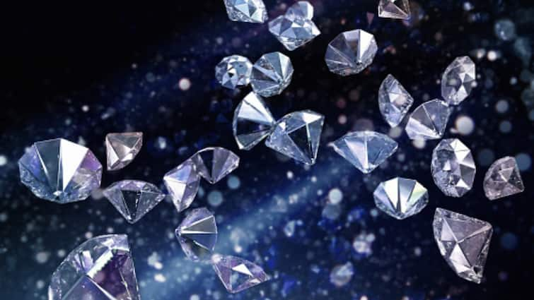 Lab Grown Diamonds Mined Diamonds Similarities Differences Better Choice Sustainability What Are Lab Grown Diamonds? Know Whether Its A Better Choice Than Natural Diamonds