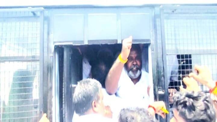 Madurai news RB Udayakumar Arrestet Kallikkudi Road Blockade - TNN Madurai: கள்ளிக்குடியில் சாலை மறியலில் ஈடுபட்ட ஆர்.பி.உதயகுமார் கைது