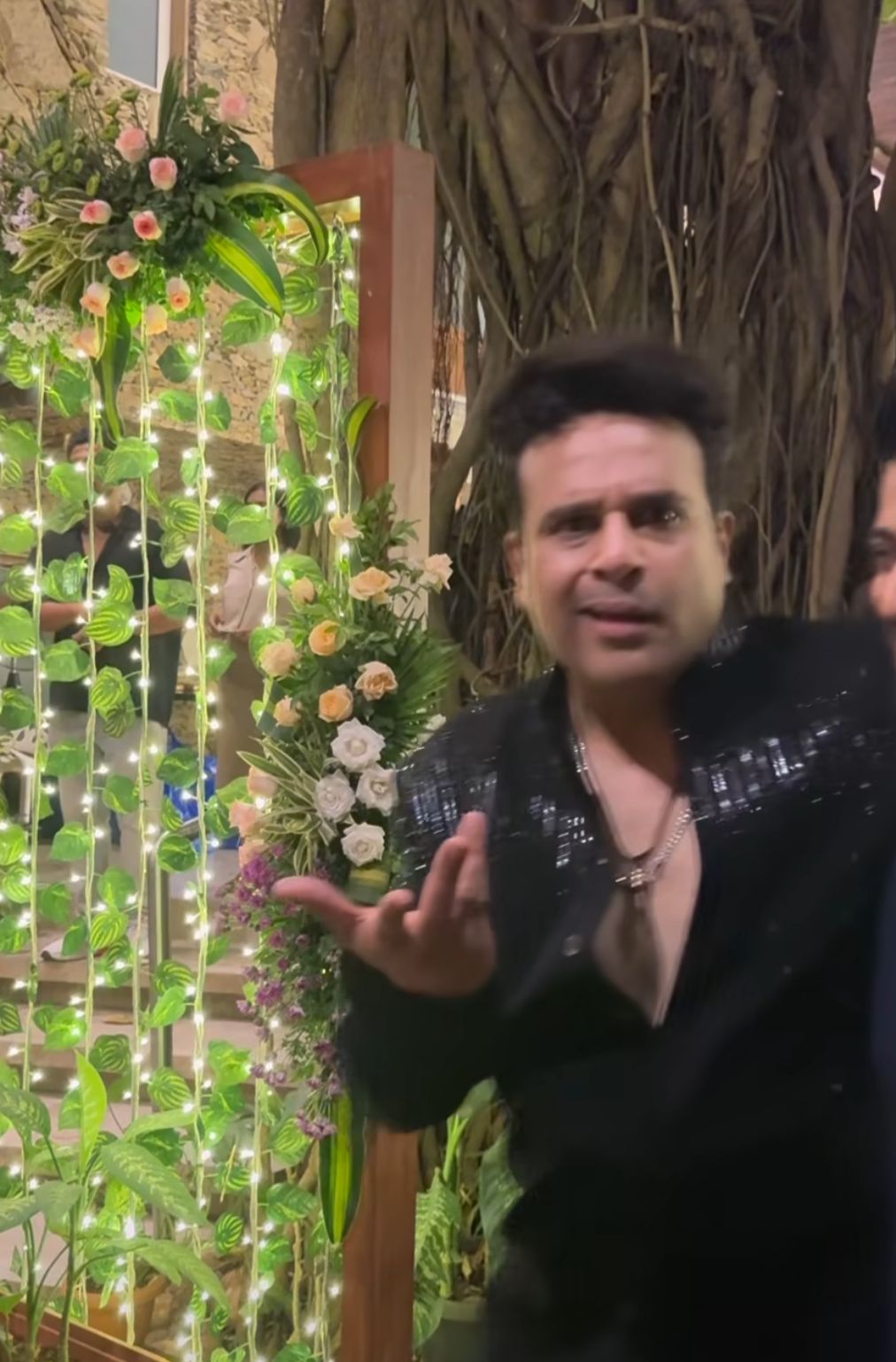 Krushna Abhishek की बीवी किसी और संग कर रही थी रोमांस, सरेआम देखकर कॉमेडियन की हालत खराब, देखें वीडियो