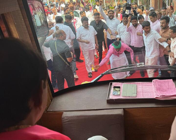 కేసీఆర్ బస్సును ఆపి తమ గోడు వినిపించిన నల్గొండ మండలం ఆర్జాలబాయి రైతన్నలు