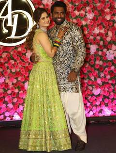 Arti Singh Wedding: ਆਰਤੀ ਸਿੰਘ ਨੇ ਸੰਗੀਤ ਸਮਾਰੋਹ 'ਚ ਦੀਪਕ ਨਾਲ ਦਿੱਤੇ ਰੋਮਾਂਟਿਕ ਪੋਜ਼, ਜੋੜੇ 'ਤੇ ਟਿੱਕੀਆਂ ਫੈਨਜ਼ ਦੀਆਂ ਨਜ਼ਰਾਂ