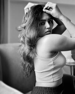 Eesha Rebba Latest Photos : ఈషా రెబ్బ లేటెస్ట్ ఫోటోలను చూశారా? కొంచెం క్రేజీగా, కొంచెం హాట్​గా ఫోజులిచ్చిన బ్యూటీ