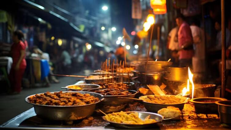 Karol Bagh Market Famous things to eat your mouth will water after seeing them करोल बाग मार्केट में खाना न भूलें ये चीजें, देखते ही मुंह में आ जाएगा पानी, रेट भी कम