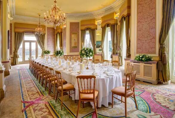 ਤੁਹਾਨੂੰ ਦੱਸ ਦੇਈਏ ਕਿ ਮੁਕੇਸ਼ ਅੰਬਾਨੀ ਤੋਂ ਪਹਿਲਾਂ ਇਹ ਹੋਟਲ ਮਹਾਰਾਣੀ ਐਲਿਜ਼ਾਬੇਥ-2 ਦਾ ਘਰ ਹੋਇਆ ਕਰਦਾ ਸੀ।