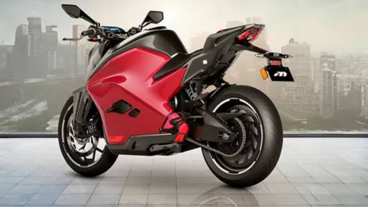 ਬੈਂਗਲੁਰੂ ਇਲੈਕਟ੍ਰਿਕ ਟੂ-ਵ੍ਹੀਲਰ ਕੰਪਨੀ Ultraviolette ਨੇ ਭਾਰਤ 'ਚ ਆਪਣੀ ਨਵੀਂ ਇਲੈਕਟ੍ਰਿਕ ਬਾਈਕ F77 Mach 2 ਨੂੰ ਲਾਂਚ ਕੀਤਾ ਹੈ। ਇਹ ਈ-ਬਾਈਕ ਅਲਟਰਾਵਾਇਲਟ F77 ਦਾ ਅਪਗ੍ਰੇਡਿਡ ਵਰਜ਼ਨ ਹੈ ਜੋ ਕੁਝ ਸਾਲ ਪਹਿਲਾਂ ਲਾਂਚ ਕੀਤਾ ਗਿਆ ਸੀ। ਕੰਪਨੀ ਦੀ ਇਹ ਨਵੀਂ ਬਾਈਕ ਬੇਹੱਦ ਪਾਵਰਫੁੱਲ ਇਲੈਕਟ੍ਰਿਕ ਮੋਟਰ ਨਾਲ ਲੈਸ ਹੈ। ਕੰਪਨੀ ਦਾ ਦਾਅਵਾ ਹੈ ਕਿ ਇਹ ਇਲੈਕਟ੍ਰਿਕ ਬਾਈਕ ਇੱਕੋ ਸਮੇਂ ਦੋ ਟਰੱਕਾਂ ਨੂੰ ਖਿੱਚ ਸਕਦੀ ਹੈ।