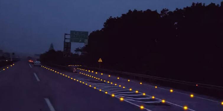 yellow blinkers stud reflectors installed on the roadside are to expensive ਕਿੰਨੇ ਮਹਿੰਗੇ ਹੁੰਦੇ ਹਨ ਸੜਕ ਕਿਨਾਰੇ ਲੱਗੇ ਪੀਲੇ ਬਲਿੰਕਰ? ਕੀਮਤ ਜਾਣ ਕੇ ਹੋ ਜਾਓਗੇ ਹੈਰਾਨ