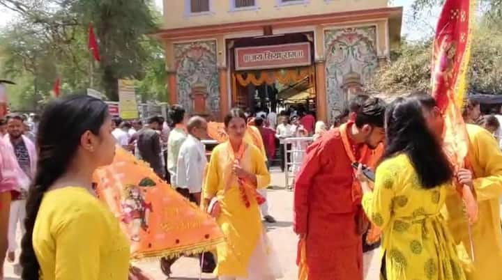 विशेष तौर पर आज के दिन श्रद्धालु हनुमान जी के दर्शन को लेकर बेहद उत्साहित नजर आ रहे हैं.