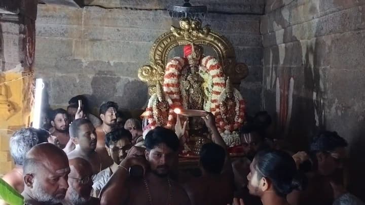 பின் பூமியின் மேல்பரப்பிற்கு வந்து, பக்தர்களுக்கு சிறப்பு தரிசனம் தந்த பின் பாலாற்றிக்கு வேதங்கள் முழங்க வந்தடைந்தார்.