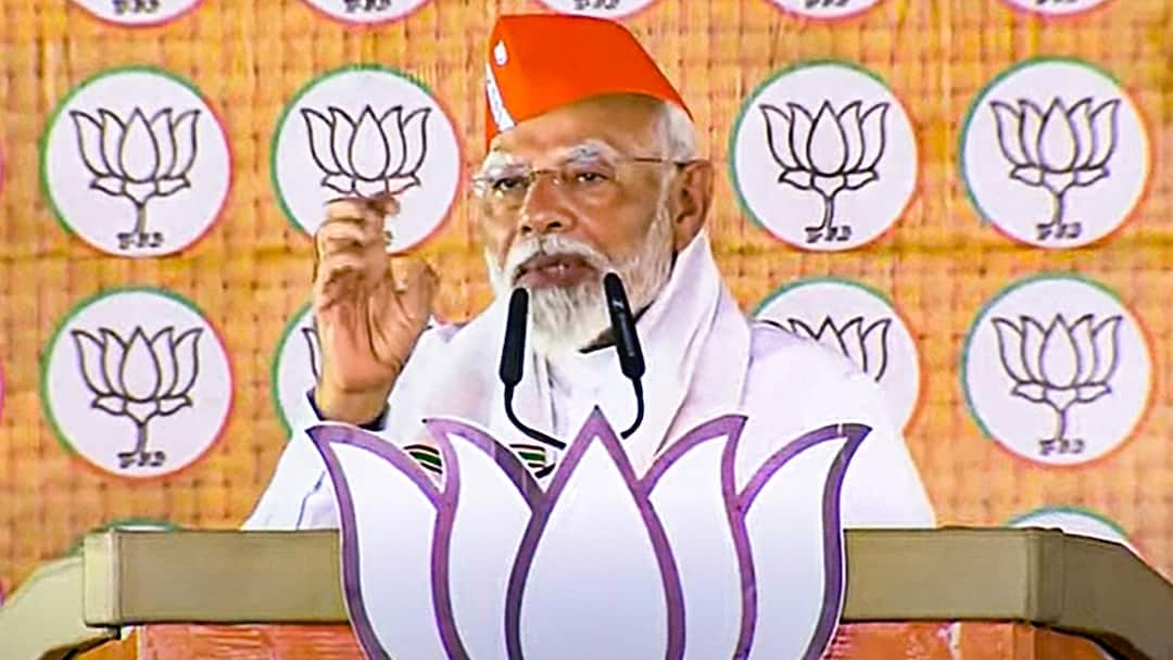 PM Narendra Modi Targets Congress in Sagar election rally for Lok Sabha Election 2024 ANN 'मध्य प्रदेश में विकास तभी आया जब BJP आई', सागर की चुनावी सभा में कांग्रेस पर बरसे PM मोदी
