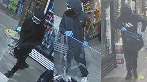 ਵਾਇਰਲ ਹੋਈ ਇਹ ਵੀਡੀਓ ਸਟੋਰ ਅੰਦਰਲੇ ਸੀਸੀਟੀਵੀ ਕੈਮਰਿਆਂ ਚੋਂ ਲਈ ਗਈ ਹੈ।