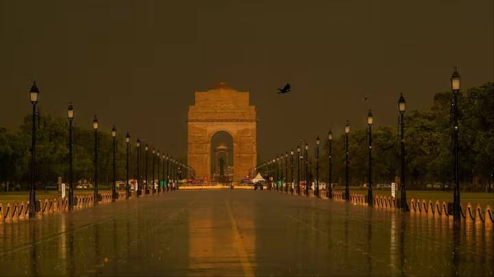 હવામાન વિભાગના જણાવ્યા અનુસાર 27 અને 28 એપ્રિલે વાદળછાયું વાતાવરણ રહેવાની શક્યતા છે. આ સાથે 25 થી 35 કિલોમીટર પ્રતિ કલાકની ઝડપે પવન પણ ફૂંકાઈ શકે છે. આ સમયગાળા દરમિયાન મહત્તમ તાપમાન 40 ડિગ્રી અને લઘુત્તમ તાપમાન 24 થી 25 ડિગ્રી સેલ્સિયસ સુધી જઈ શકે છે.