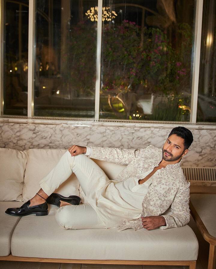 सलग 11 सुपरहिट चित्रपट देणाऱ्या बॉलिवूडच्या यशस्वी कलाकारांच्या यादीत वरूण धवनचा समावेश होतो.