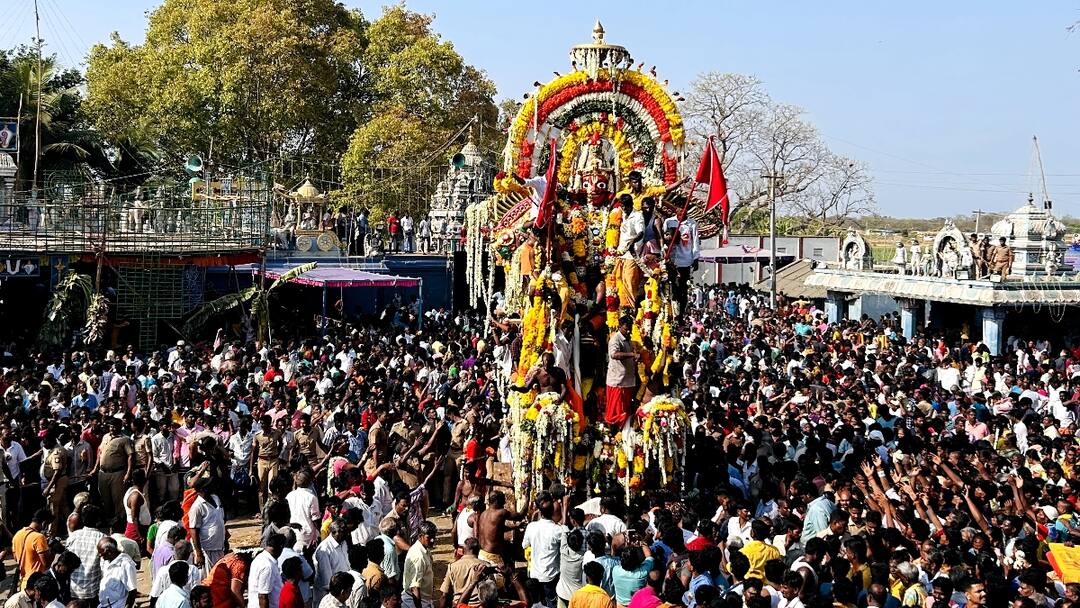 koovagam festival: கூவாகம் சித்திரை தேரோட்டம்... தேரை வடம் பிடித்து இழுத்த திருநங்கைகள்