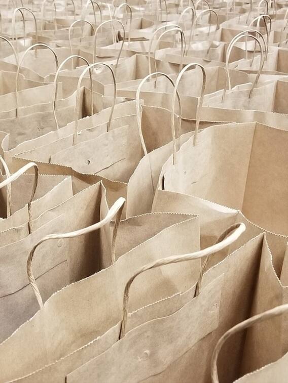 आखिर भूरे रंग के ही क्यों होते हैं पेपर शॉपिंग बैग्स