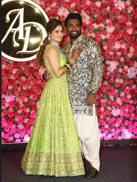 ਆਰਤੀ ਸਿੰਘ ਨੇ ਦੀਪਕ ਨਾਲ ਦਿੱਤੇ ਰੋਮਾਂਟਿਕ ਪੋਜ਼, ਗੋਵਿੰਦਾ ਦੀ ਭਾਣਜੀ ਦੀਆਂ Pics Viral