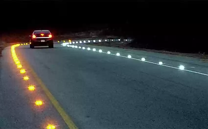 Road Reflector: ਹਾਈਵੇ 'ਤੇ ਲੱਗੇ ਰਿਫਲੈਕਟਰ ਕਿੰਨੇ ਹੁੰਦੇ ਮਹਿੰਗੇ ? ਰੇਟ ਸੁਣ ਕੇ ਉੱਡ ਜਾਣਗੇ ਹੋਸ਼