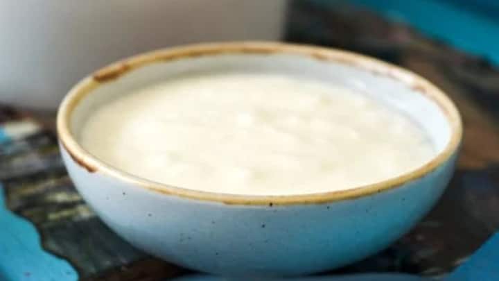শুধু শরীর বা চুল নয়, ত্বকের জন্য প্রয়োজন দই। ক্যালসিয়াম, প্রোটিন, ভিটামিন D যুক্ত দই ত্বক স্বাস্থ্যোজ্জ্বল রাখে।