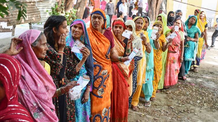 Up lok sabha elections 2024 phase 2 election campaign will stop at 6 pm Check EC Instructions Ann UP Lok Sabha Election 2024: यूपी की इन 8 सीटों पर आज शाम 6 बजे थम जाएगा चुनावी शोर, चुनाव आयोग के निर्देश का पालन है जरूरी