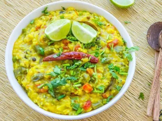 Khichdi, a storehouse of qualities, is made not only of rice and dal but also of these 4 grains, know the recipe Health:ગુણોની ભંડાર ખીચડી માત્ર ચોખા અને મગદાળની જ  નહિ પરંતુ આ 4 અનાજની પણ બને છે, જાણો  રેસિપી