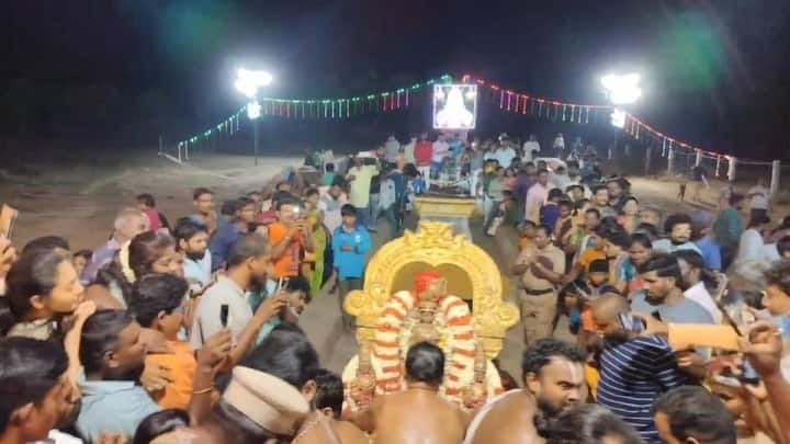 அதன் பின் சிறப்பு மலர் அலங்காரத்தில் கேடய வாகனத்தில், அதே பகுதியில் பூமி மேற்பரப்பில் இருந்து 15 அடி ஆழத்தின் கீழ் அமைந்துள்ள நடாவவி கிணறு கல்மண்டபத்தில் எழுந்தருளி கல்மண்டபத்தினை மூன்று முறை வலம் வந்தார். அப்போது சிறப்பு ஆராதனை நடந்தது