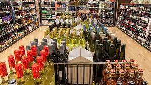 ਵੀਡੀਓ ’ਚ ਦਿਖਾਈ ਦੇ ਰਹੇ ਤਿੰਨੋਂ ਜਣੇ ਹਰਕਤਾਂ ਤੋਂ ਦੱਖਣ ਏਸ਼ਿਆਈ ਲੱਗਦੇ ਹਨ, ਜਦਕਿ ਵੀਡੀਓ ’ਤੇ ਟਿੱਪਣੀਆਂ ਕਰਨ ਵਾਲਿਆਂ ’ਚੋਂ ਕੁਝ ਉਨ੍ਹਾਂ ਨੂੰ ਪਛਾਣਦੇ ਹੋਏ ਪੰਜਾਬੀ ਮੂਲ ਦੇ ਦੱਸ ਰਹੇ ਹਨ। ਲਿੱਕਰ ਕੰਟਰੋਲ ਬੋਰਡ ਓਂਟਾਰੀਓ ਦੇ ਲੇਬਲ ਵਾਲਾ ਉਕਤ ਠੇਕਾ ਟੋਰਾਂਟੋ ਵਿੱਚ ਦੱਸਿਆ ਜਾ ਰਿਹਾ ਹੈ ਪਰ ਟੋਰਾਂਟੋ ਪੁਲਿਸ ਨੇ ਇਸ ਬਾਰੇ ਚੁੱਪ ਸਾਧੀ ਹੋਈ ਹੈ। 