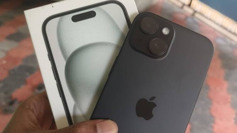 Apple iPhone 15 128 GB Storage Model Price Dropped in Flipkart India Website Check the New Price and Offers iPhone 15 Price Cut: ফ্লিপকার্টে দাম কমেছে আইফোন ১৫- র ১২৮ জিবি স্টোরেজ মডেল, কত টাকায় কেনা যাবে এখন?