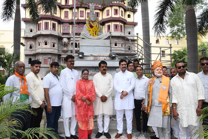 डॉ मोहन यादव ने कहा कि विशाल पटेल और संजय शुक्ला सूरज और चंद्रमा की तरह उनके आसपास मौजूद हैं और जो विकास का वादा वह अपने क्षेत्र में करके आए हैं उसे पूरा भी करेंगे इसका हम वादा करते हैं.