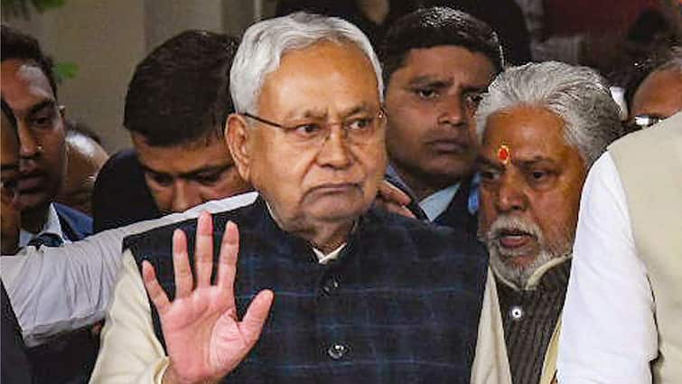 Bihar CM Nitish Kumar rally in Samastipur targeted at the opposition during Lok sabha Elections 2024 Lok sabha Elections 2024: 'चुनाव बाद हम उनसे मुक्ति पा लेंगे' भीतरघात करने वालों को सीएम नीतीश की चेतावनी