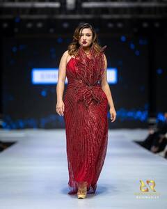 Jane Dipika Garrett Photo: મરુન આઉટફીટમાં રેમ્પ પર ઉતરી દીપિકાએ મચાવી ધમાલ