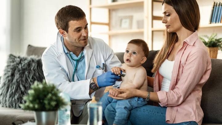 इसके प्रीमियम की बात की जाए तो यह अवधि के आधार पर होता है यानी अगर को 25 साल की उम्र में लेता है तो उसका कम प्रीमियम भरना होगा.