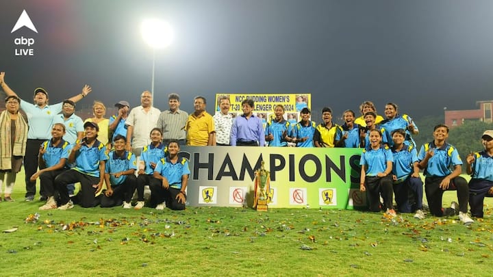 Maa Sarada team came up as winners in NCC Budding Womens cricketer tournament amidst IPL 2024 NCC Cricket: আইপিএলের মাঝেই মহিলাদের জমজমাট টি-টোয়েন্টি, চ্যাম্পিয়ন মা সারদা দল