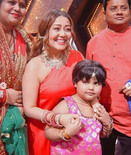 ਦਰਅਸਲ, ਨੇਹਾ ਨੇ ਆਪਣੇ ਇੰਸਟਾਗ੍ਰਾਮ ਹੈਂਡਲ ਉੱਪਰ ਰੈੱਡ ਕਲਰ ਦੀ ਡਰੈੱਸ ਵਿੱਚ ਸ਼ਾਨਦਾਰ ਤਸਵੀਰਾਂ ਸਾਂਝੀਆਂ ਕੀਤੀਆਂ ਹਨ। ਇਹ ਤਸਵੀਰਾਂ ਫੈਨਜ਼ ਨੂੰ ਦੀਵਾਨਾ ਬਣਾ ਰਹੀਆਂ ਹਨ।