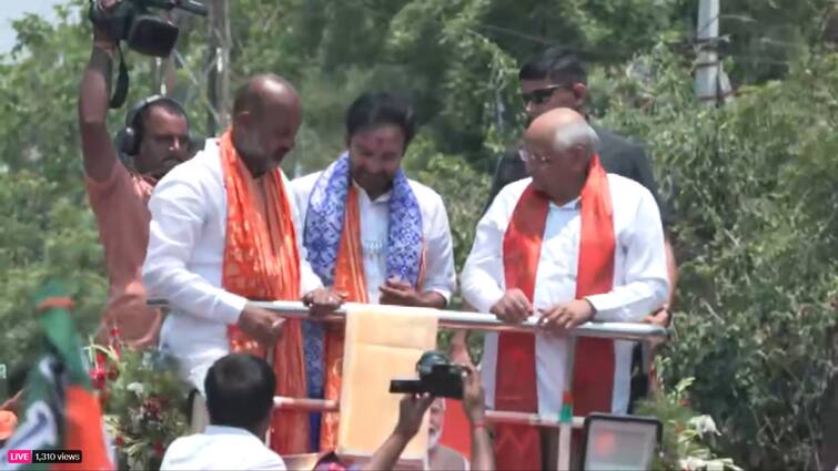 Union Minister Kishan Reddy and Gujarat CM Bhupendra Bhai Rajinikanth Patel participated in the nomination program of Bandi Sanjay as Karimnagar MP candidate In Telangana Karimnagar News: గడీల వారసులు కావాలా? గరీబోళ్ల బిడ్డ కావాలా? నేను పక్కా లోకల్ అంటున్న బండి సంజయ్‌